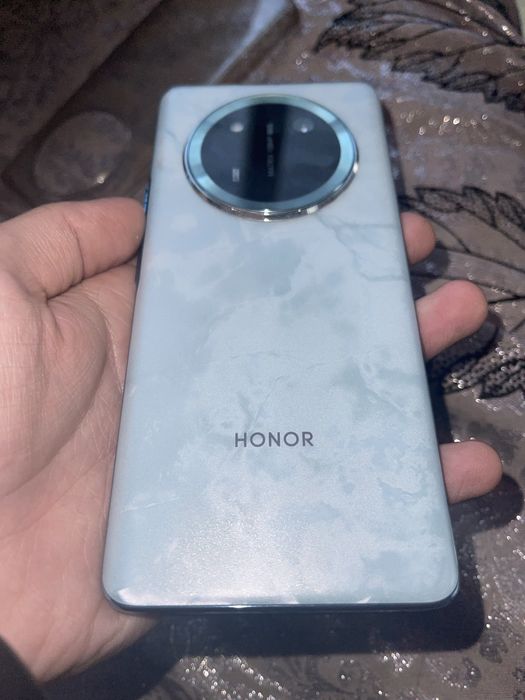 Продам телефон Honor