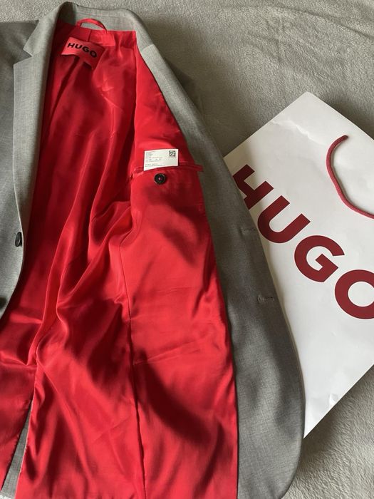 НОВ Мъжки костюм HUGO .размер 46 нов Промоция