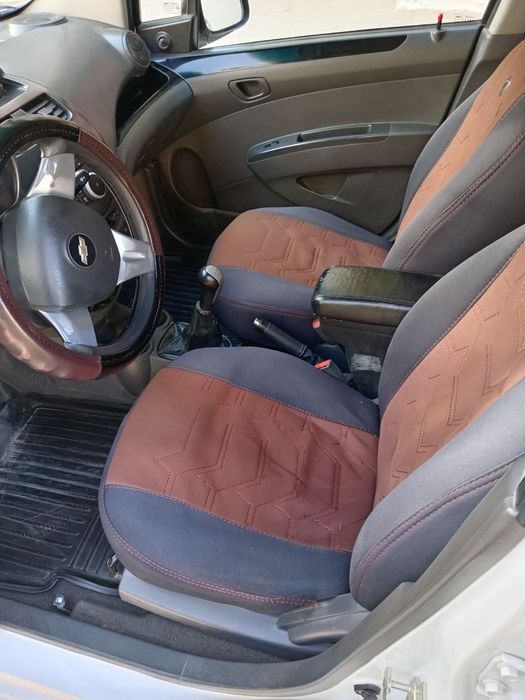 Chevrolet Spark белый