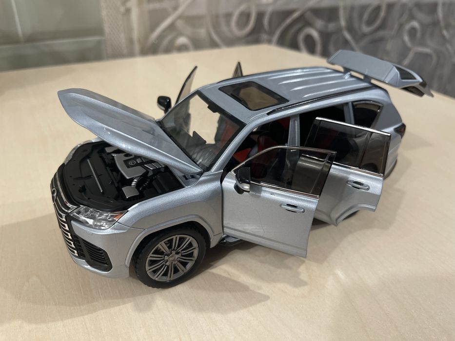 Продам машинку Lexus LX600