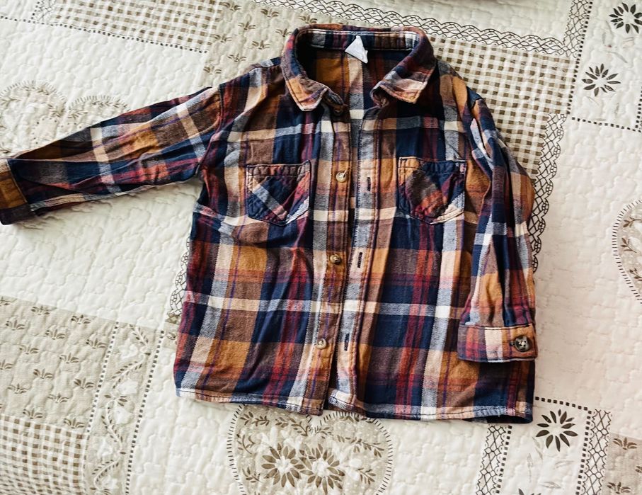 Lot bluze și pantaloni