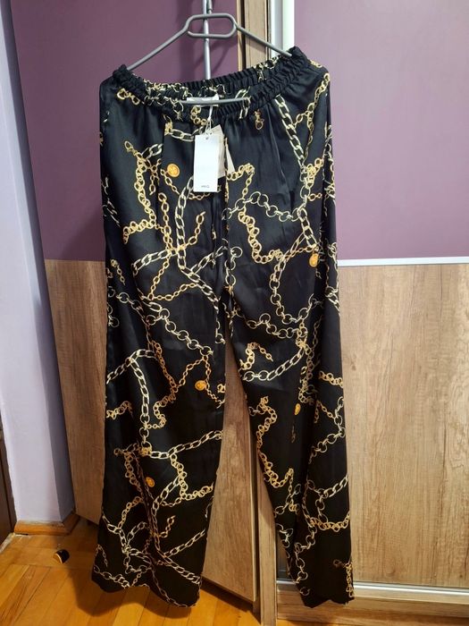 Pantaloni largi Mango