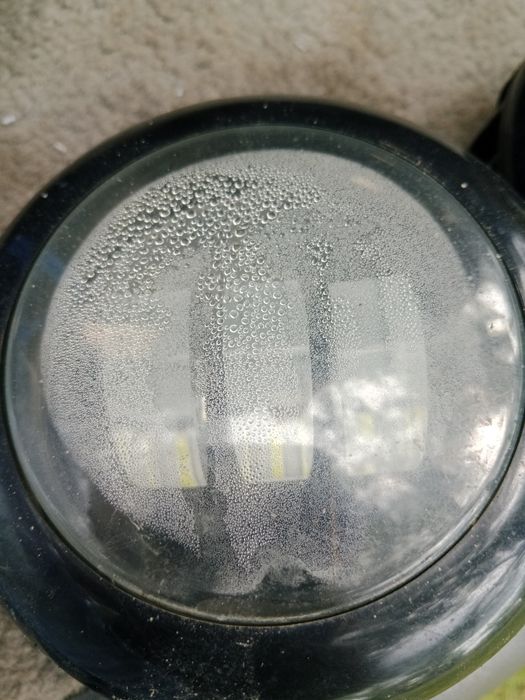 Продам противотуманки.