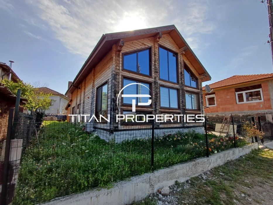 Лична оферта! Великолепна къща с двор в с. Бродилово