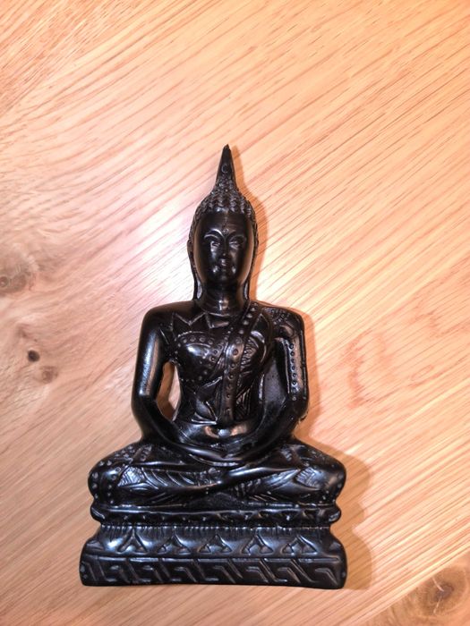 Statuie din rășină cu Buddha în poziție de meditație