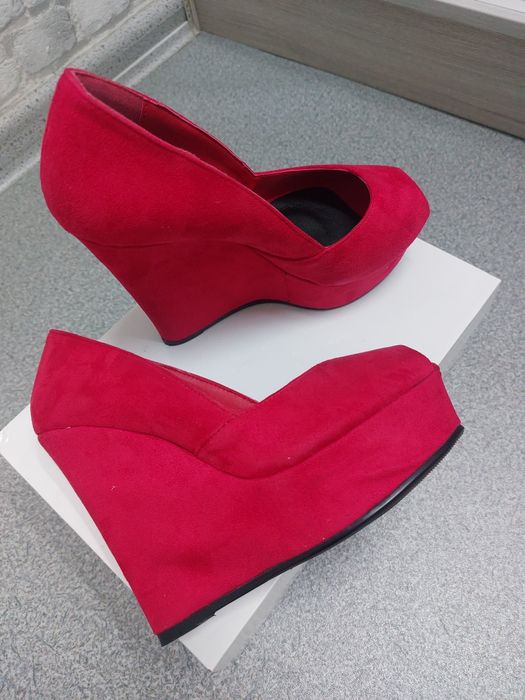 Туфли замшевые красные