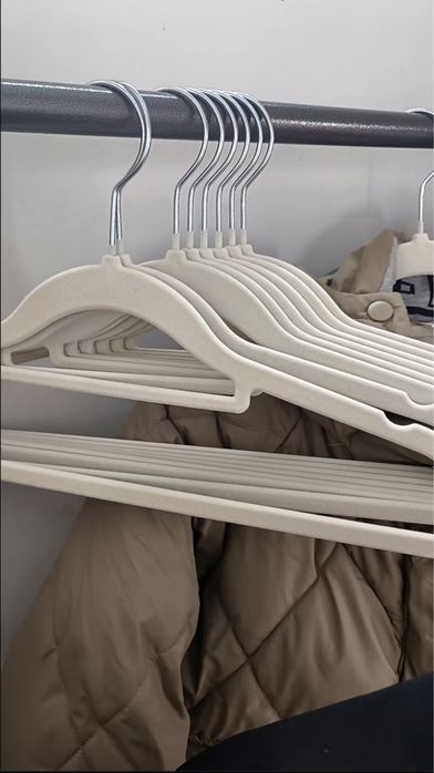 Продам вешалки 30шт
