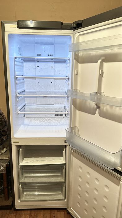 Холодильник Samsung