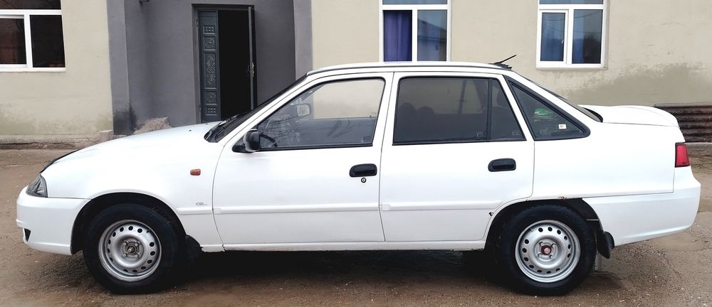 Srochno Nexia 2  sotiladi