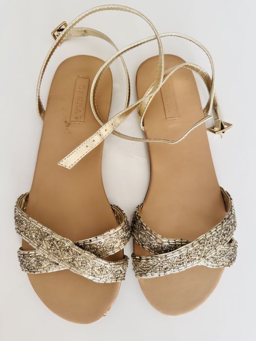 Нови равни сандали