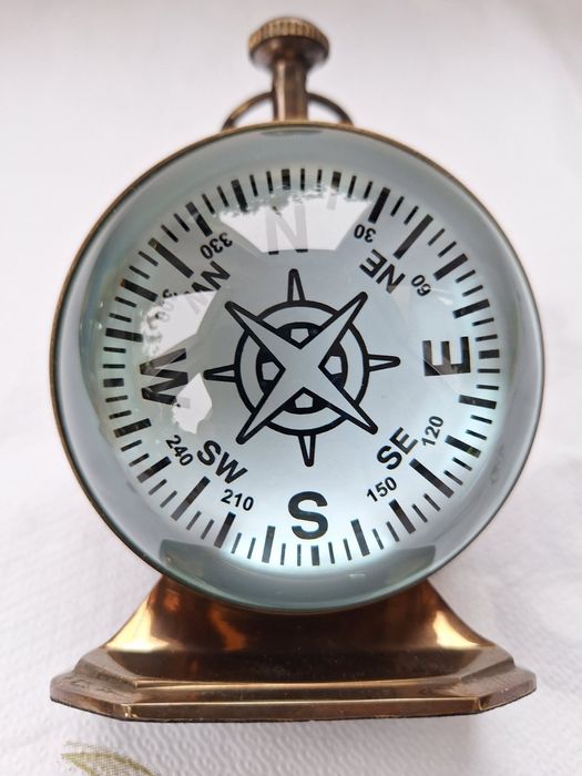 Часовник настолен бронзов с ретро дизайн 





Настолен бронзов часовн