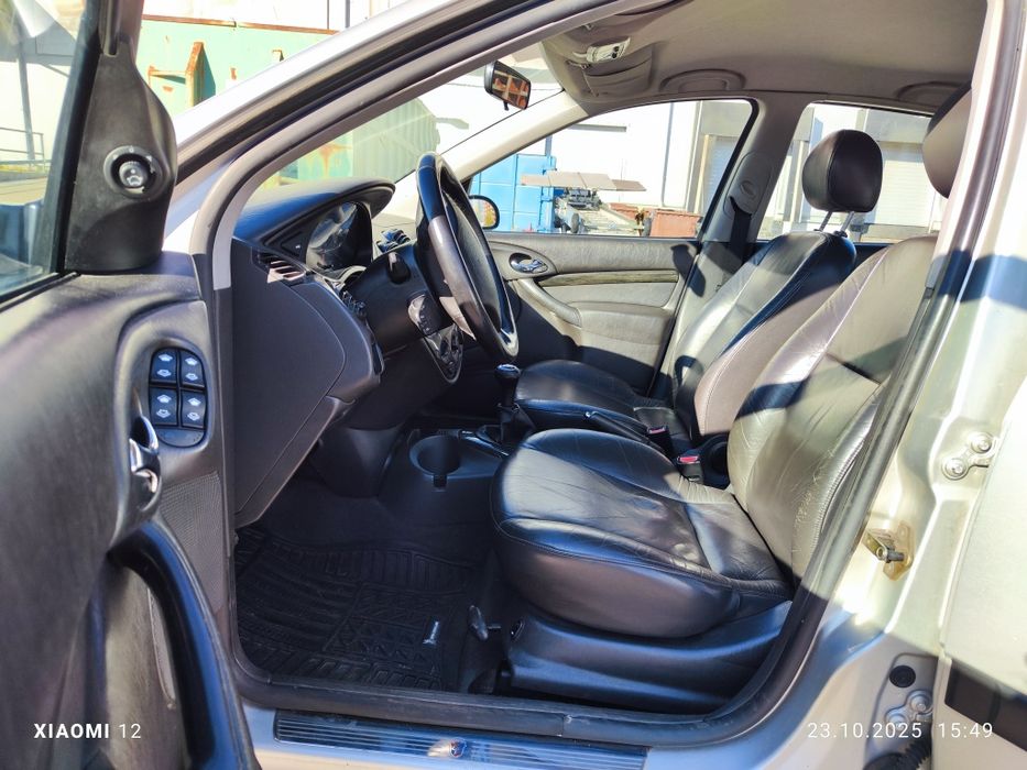 Ford Focus  1.6 Ghia