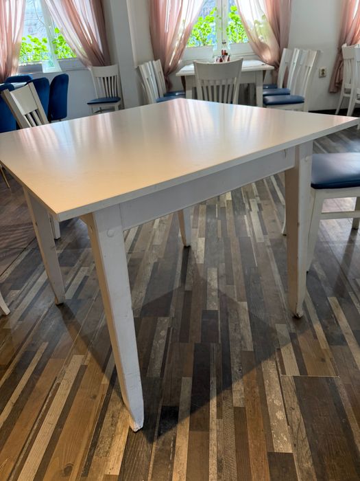 Трапезна маса във отлично състояние
