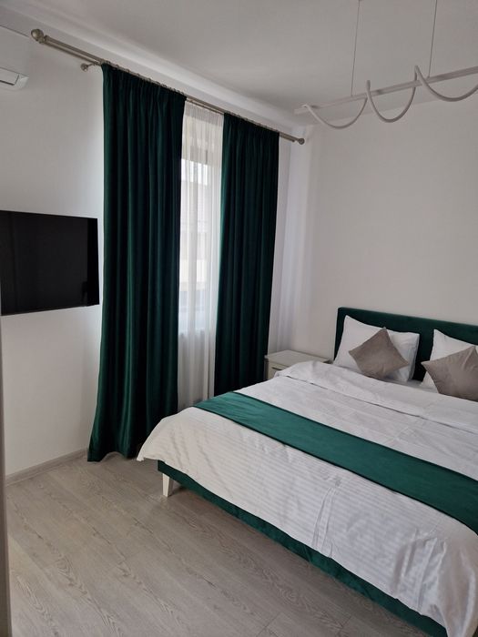 Vila P + 2 - 5 camere - 4 bai - 3 locuri de parcare + curte