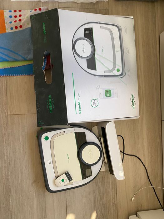 Aspirator robot Vorwerk Kobold VR200