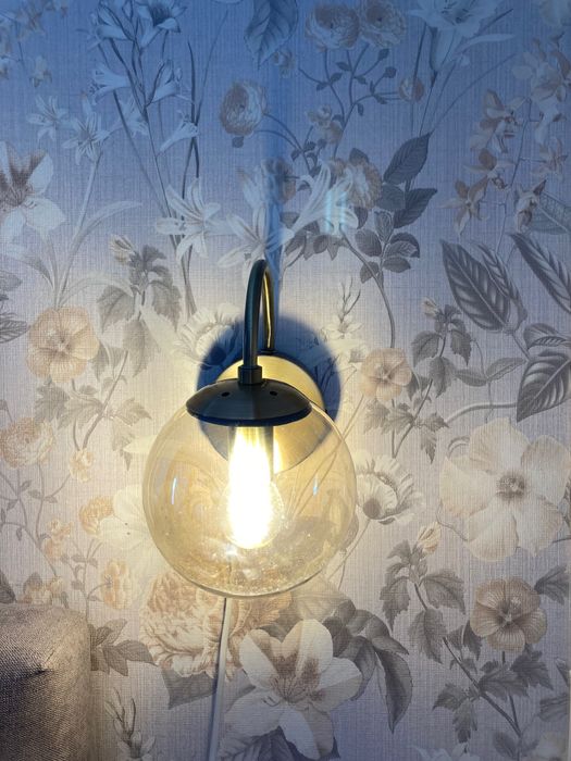 Aplică pentru perete