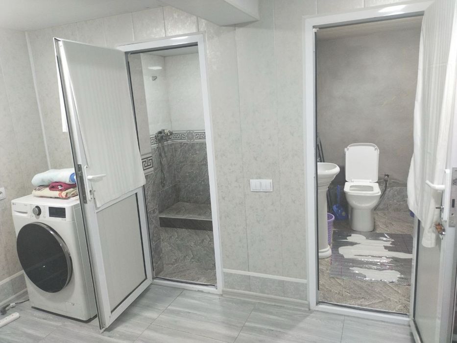 Shoro bozorda 3 sotix uy