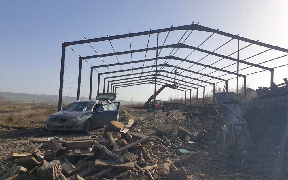 Vand hale si structuri metalice