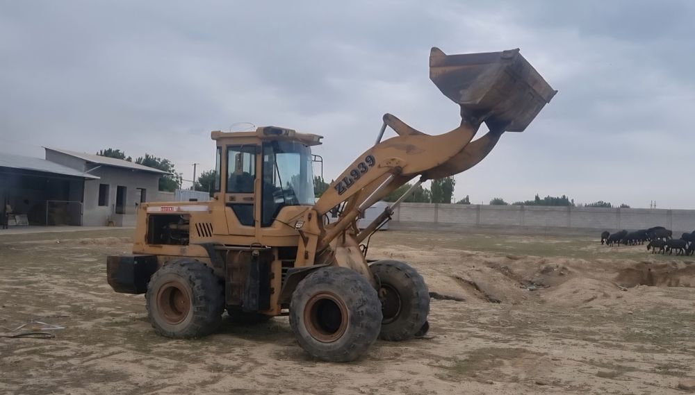 Фронтальный погрузчик ZL 939