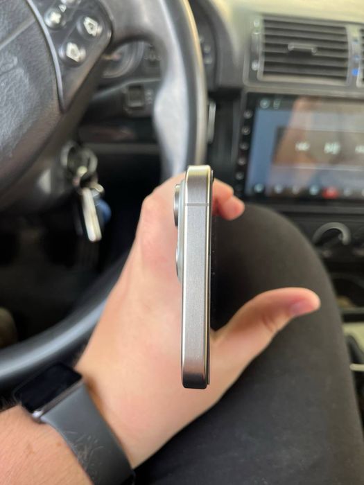 Обменяю iPhone 15 pro max 512 на samsung