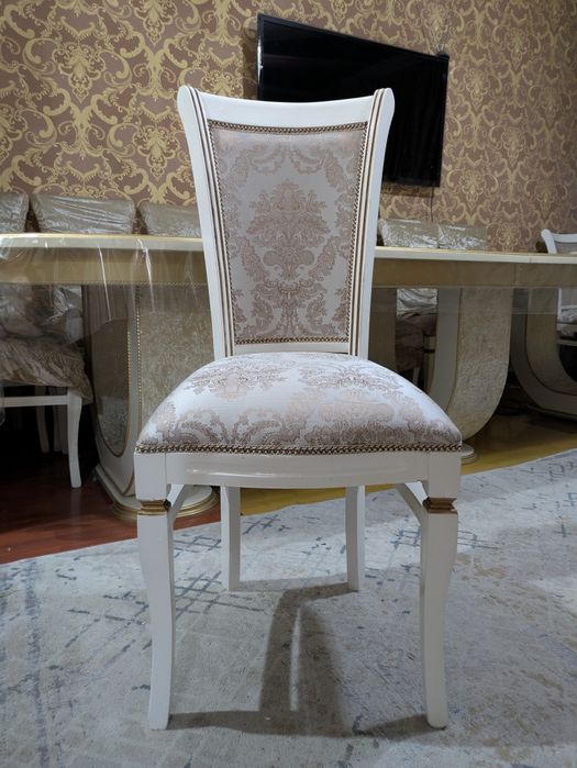 Стол со стульями