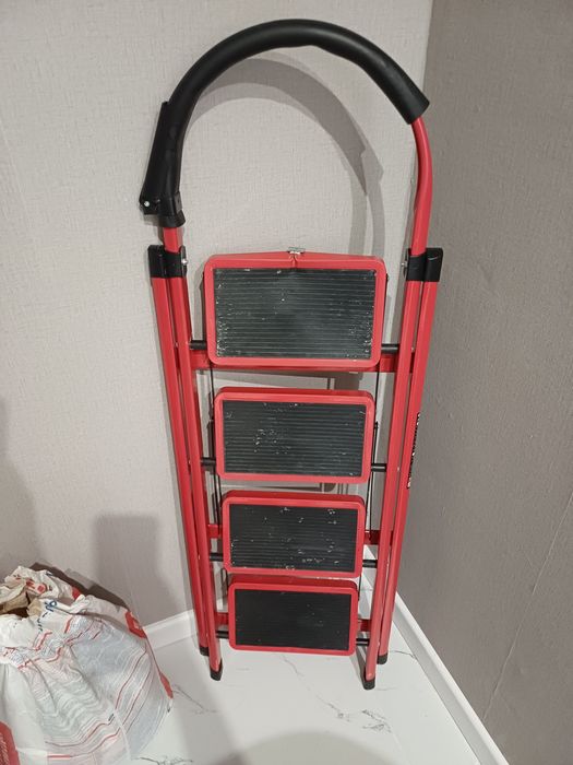 Продам  стремянку