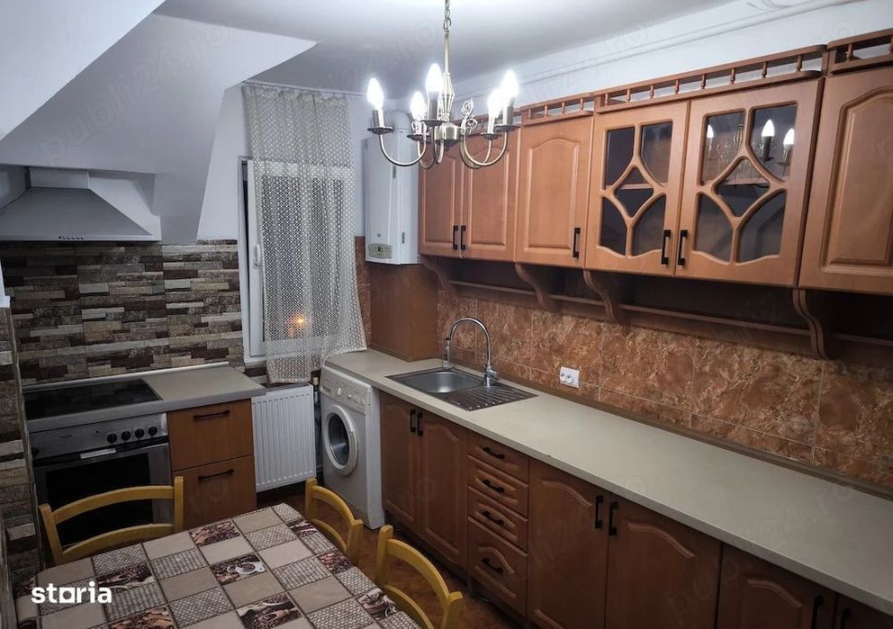 Apartament 3 camere zona Vasile Aron
