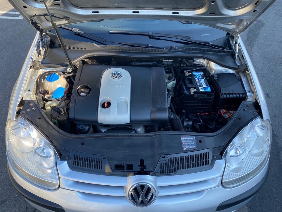 Volkswagen - Golf 5 1. 6 benzina  6 +1 - 115CP - 2007  stare excelentă