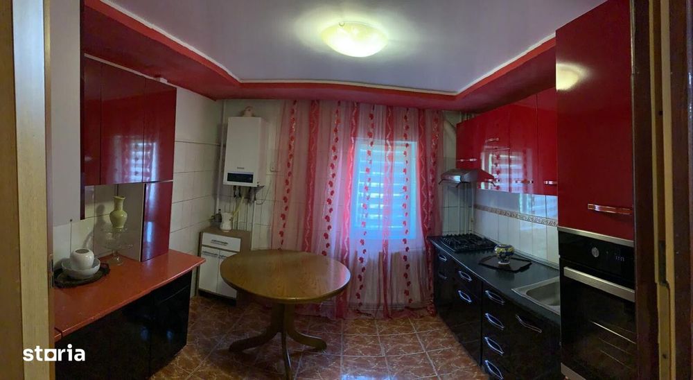 Apartament de vanzare, cu 3 camere, mobilat si utilat, in zona Dambovi