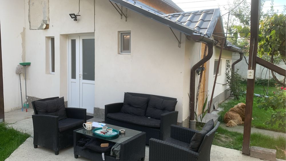 inchiriez apartament 2 camere (60 mp) intr-o casa cu curte comuna