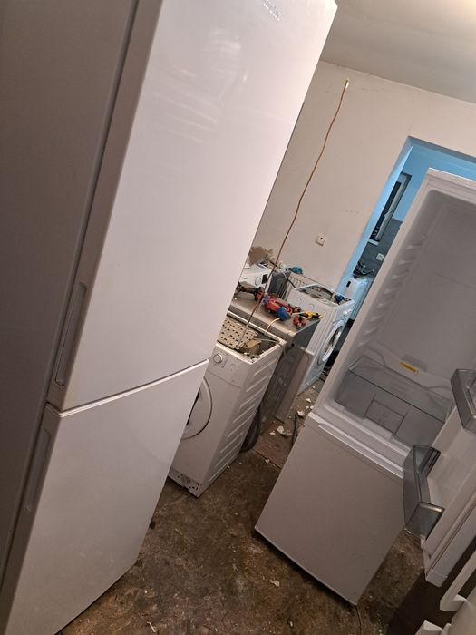 Vând  combina  artic 4 sertare