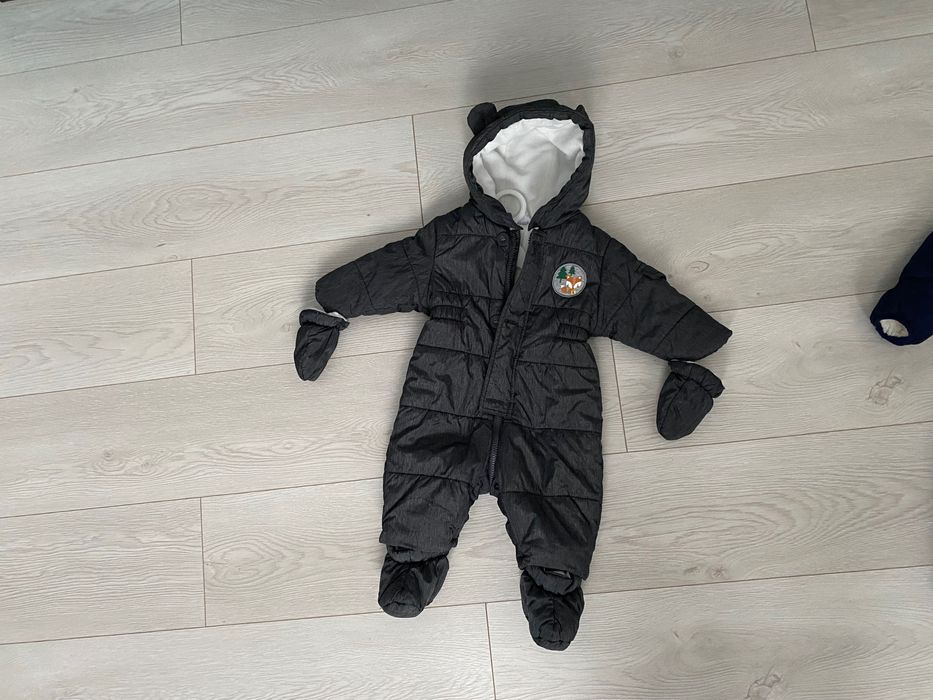 Combinezon iarna bebe cu mănuși nu Nike guess
