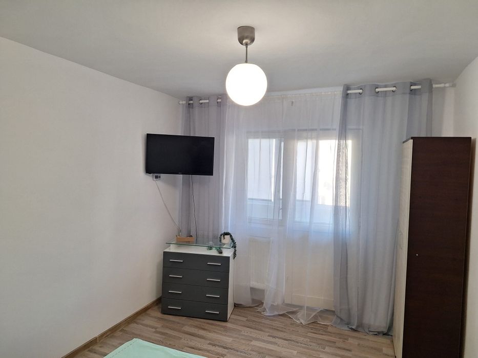 Închiriez garsoniera etaj1