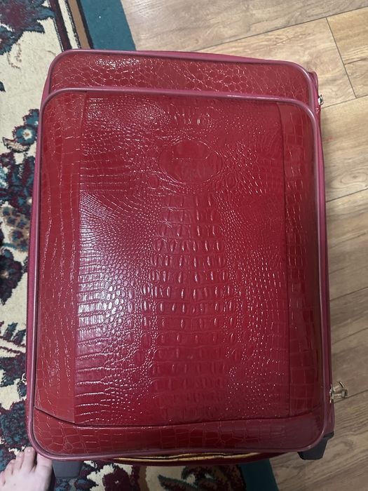 Продам дорожный чемодан