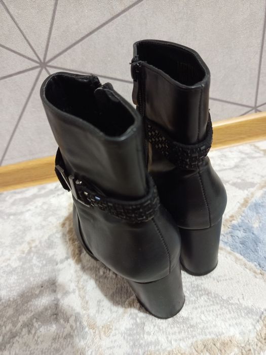 Продам женскую обувь