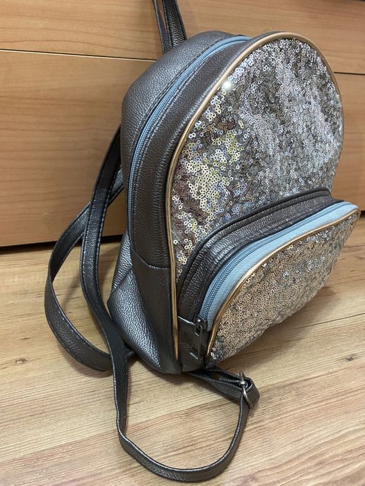 Дамски чанти и раница