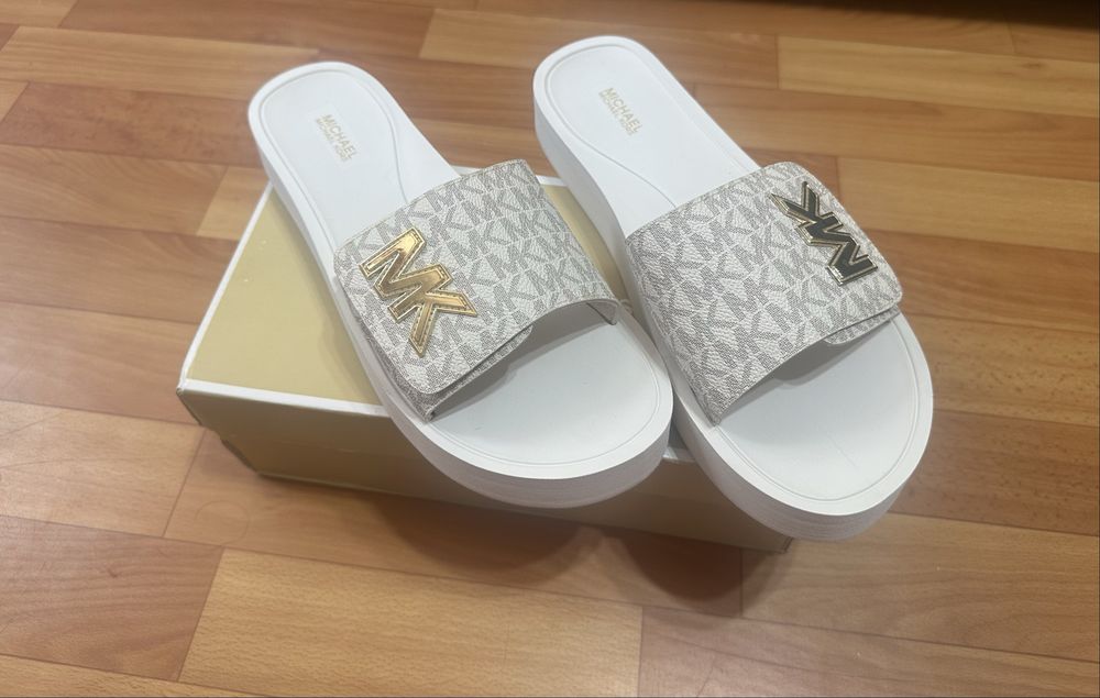 Оригинал Шлепанцы Michael Kors бежевый