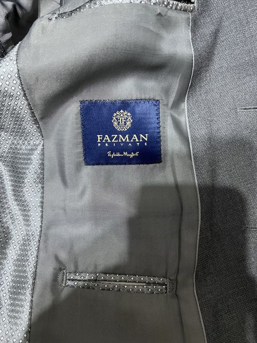 Продается классический мужской костюм тройка серого цвета размер 44