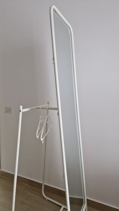 Oglinda cu suport și cuier Ikea