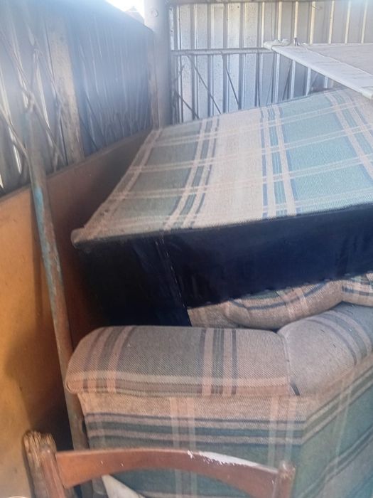 Отдам диван самовывоз.