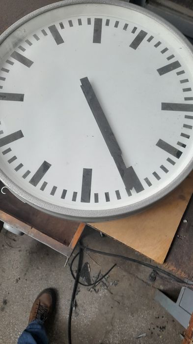 Ceas TN , perete, industrial , muzeu , gara , antic , colectionari,