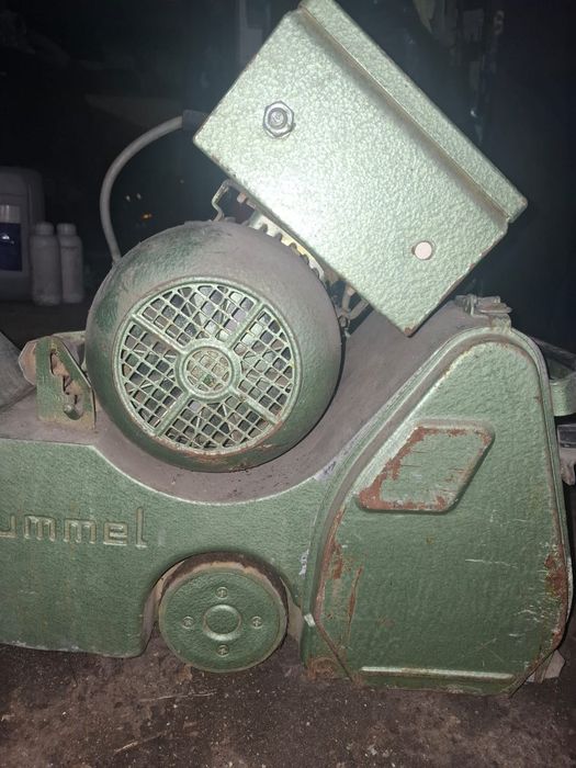 Mașină de șlefuit parchet și lemn