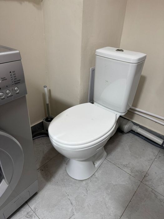 Продам срочно . Ванна . Раковина. Унитаз