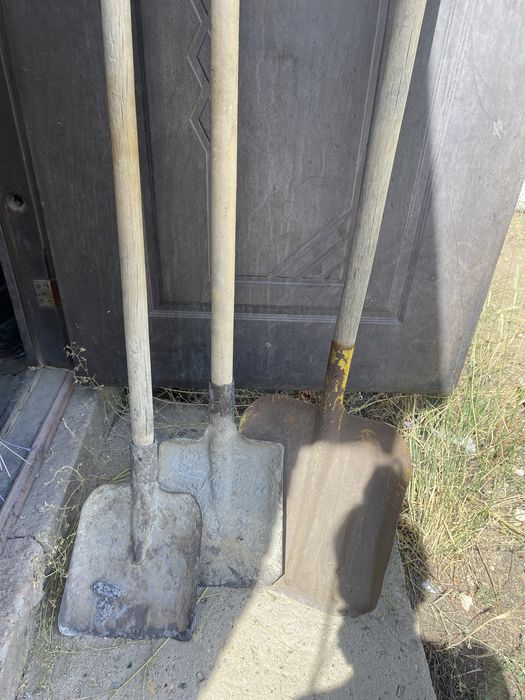 Продам лопаты и топор