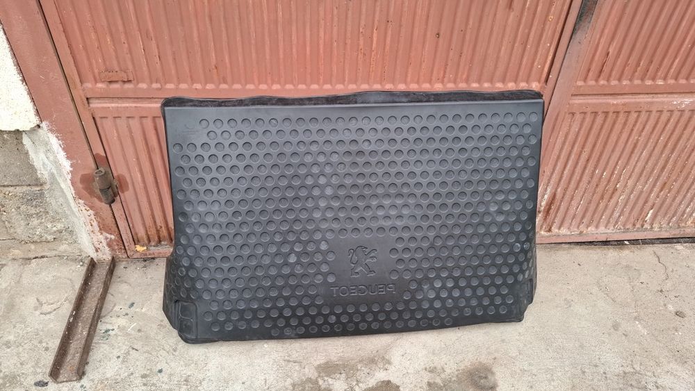 Peugeot 307 стелка за багажник