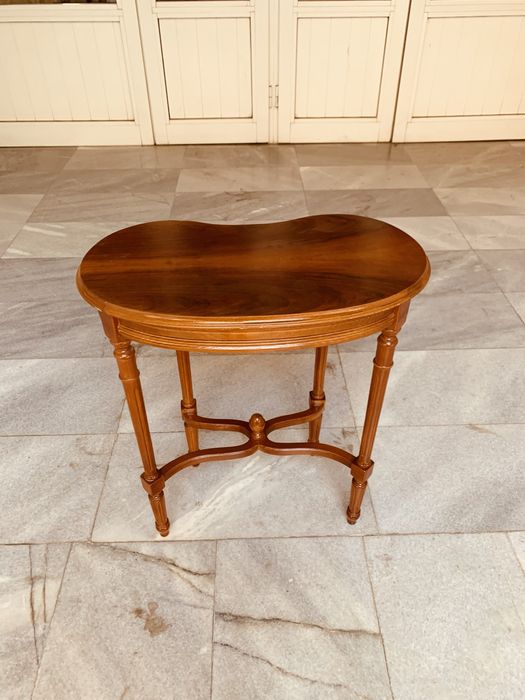 Антикварна едуардиянска бъбрековидна помощна маса – орех