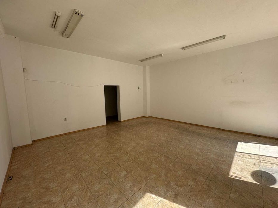 Дава се под наем Магазин в Пловдив, Тракия - 100 кв.м за 663 € - Снимка #2