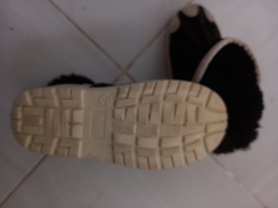 Зимний обувь красивый