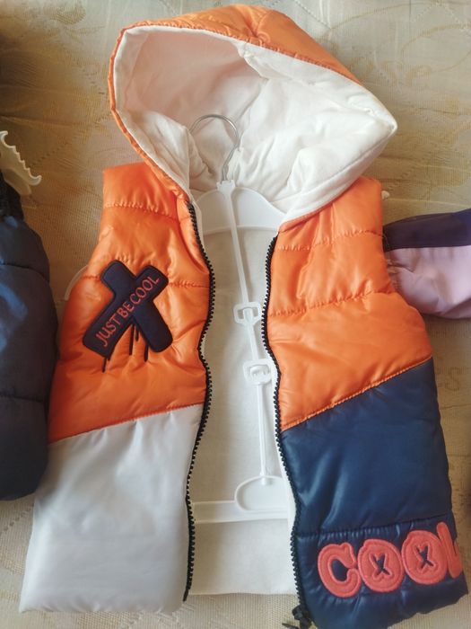 Продам желетки для мальчика