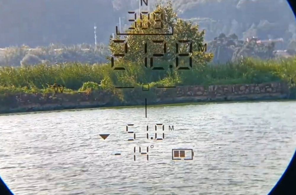 Бинокъл LRB20 8x40, с лазерен далекомер 1000 метра